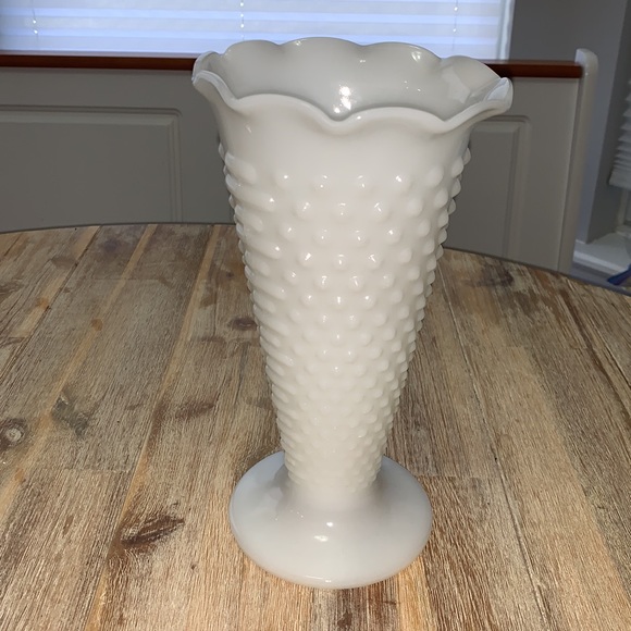 Milk glass vase only - Picture 2 of 9